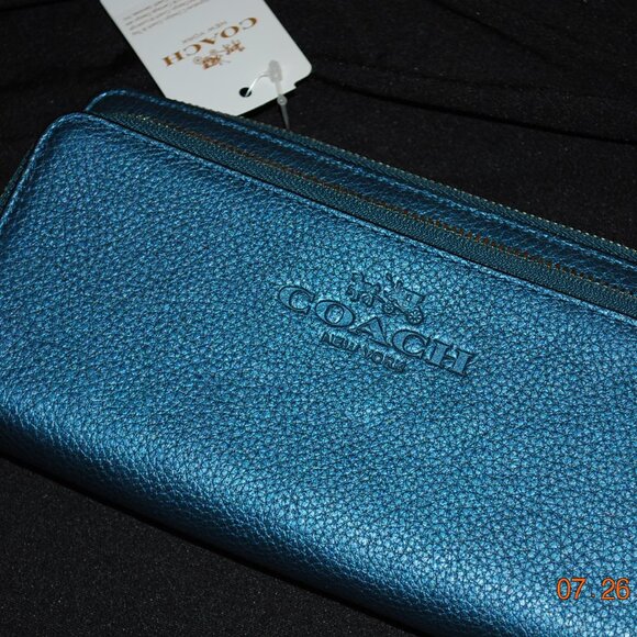 New Coach Teal Wallet with strap - Picture 1 of 8